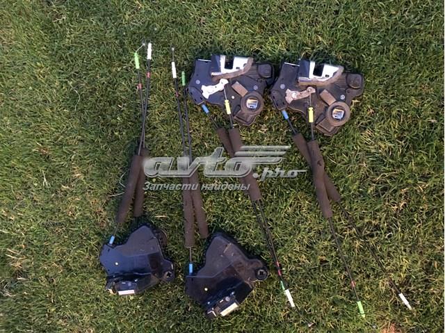 Замок водійських дверей 6904033232 TOYOTA
