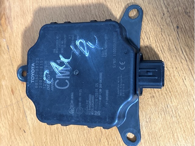 Датчик контролю мертвої зони, задній 8816233120 TOYOTA