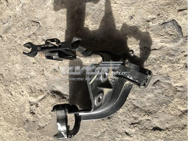 Скоба гальмівної трубки A1664211494 MERCEDES