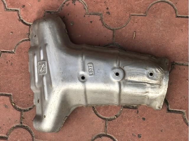 Кришка випускного колектора L32713390 MAZDA