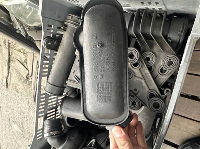 Патрубок повітряний, вихід повітряного фільтра 6680900129 MERCEDES