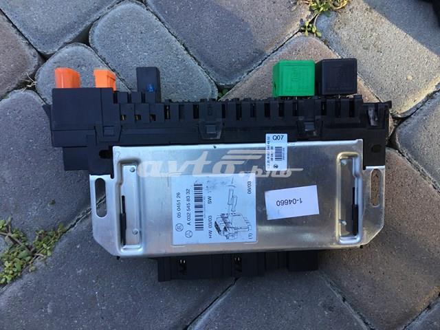 Коробка запобіжників A0325458332 MERCEDES