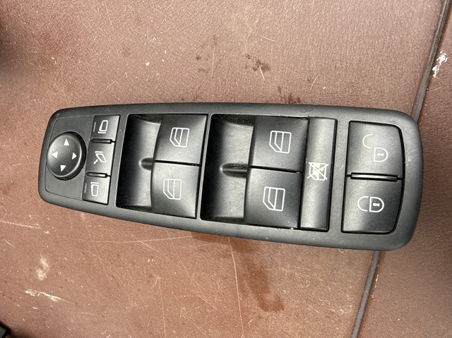 Кнопки переднього лівого склопід'ємника A1698206710 MERCEDES