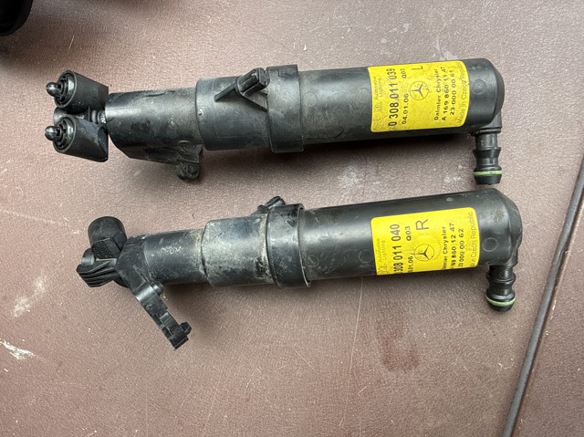 Сопло омивача фари передньої, правої A1698601247 MERCEDES