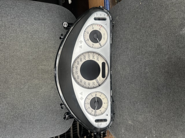 щиток приладу A2115405747 MERCEDES