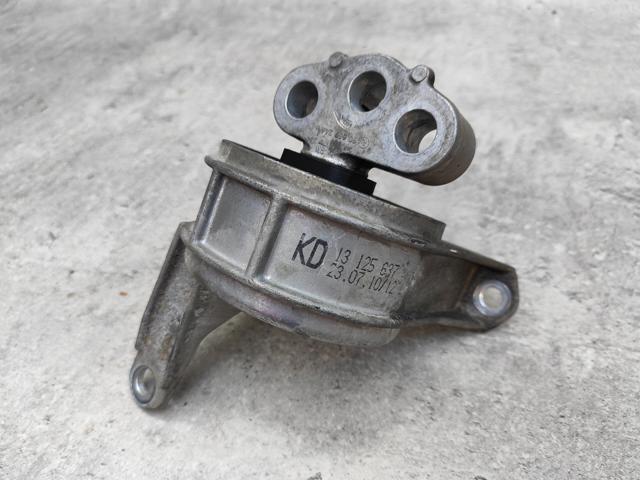 Права подушка двигуна 13125637 OPEL