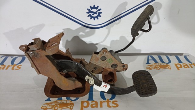 18002AX605 Nissan/Infiniti