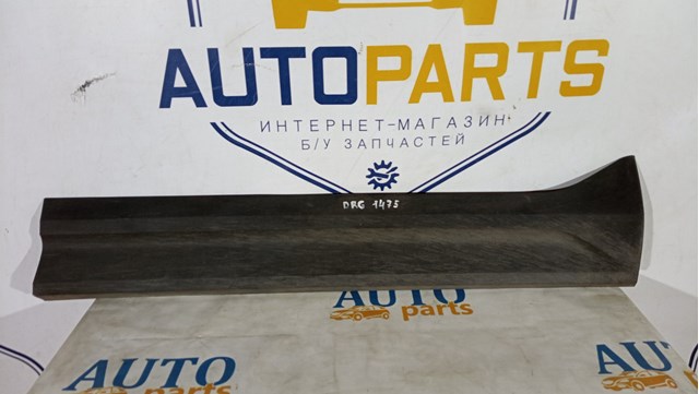 Молдинг передньої правої двері, нижній 31448317 VOLVO