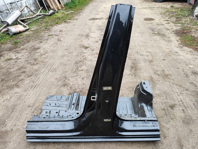 Поріг зовнішній лівий 3V5809601C VAG