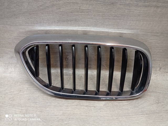 Решітка радіатора права 51138070470 BMW