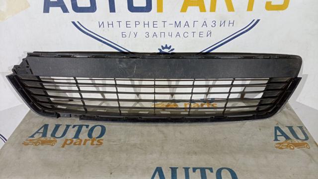 Решітка переднього бампера, центральна 531120D210 TOYOTA