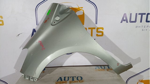 Ліве переднє крило 5381252360 TOYOTA