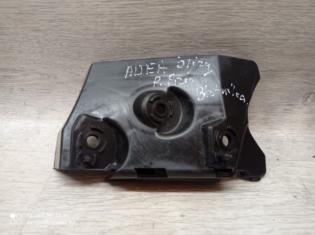 Кронштейн кріплення бампера переднього правий 5P0807184A VAG