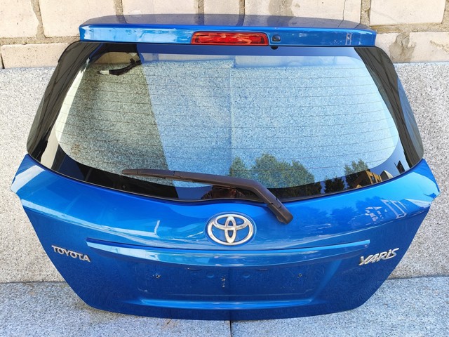 Треті двері Тойота Яріс