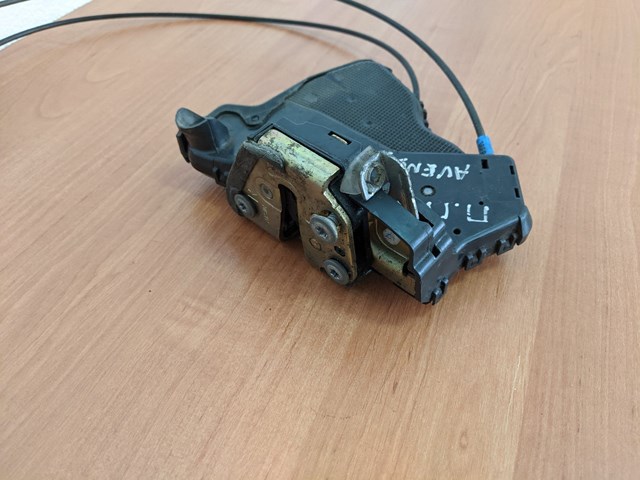 Замок передніх пасажирських дверей 6903002162 TOYOTA