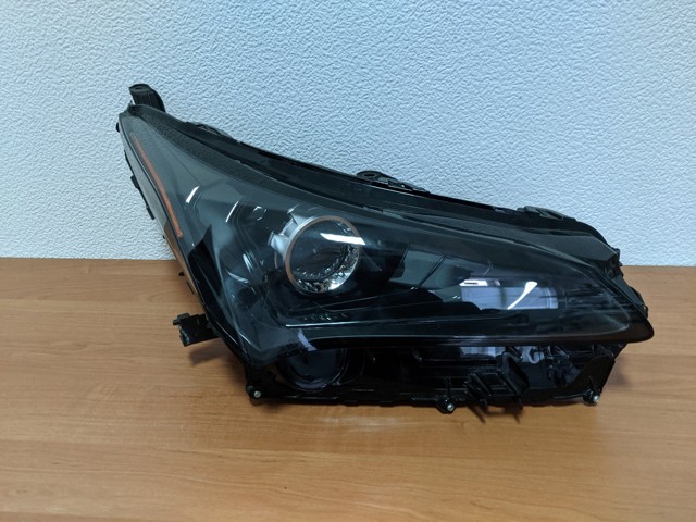 Фара передня права 8114578180 TOYOTA