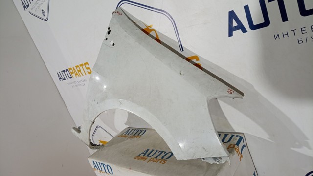 Переднє праве крило 8200256118 RENAULT