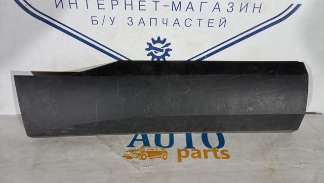 Молдинг задніх правих дверей 828706UA5A NISSAN