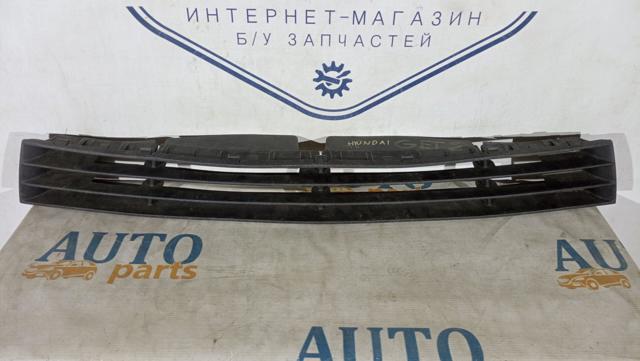 Решітка переднього бампера, центральна 8656105600 HYUNDAI