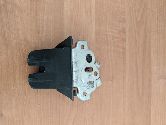 Замок багажника 8R0827505 VAG