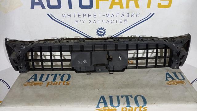 Кронштейн решітки радіатора 8R0853692B VAG