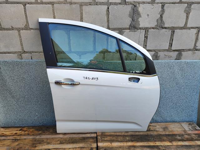 Дверка передня права 9004CG PEUGEOT
