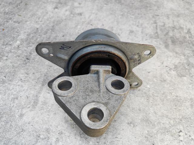 Кронштейн подушки (опори) двигуна, лівої 90538543 OPEL