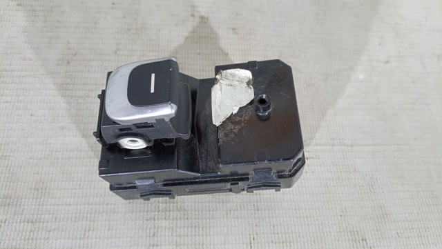 Кнопка підйомника задніх стекол 93581D9100 HYUNDAI