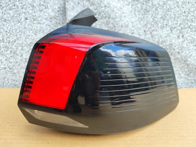 Ліхтар задній правий, зовнішній 9811028180 PEUGEOT
