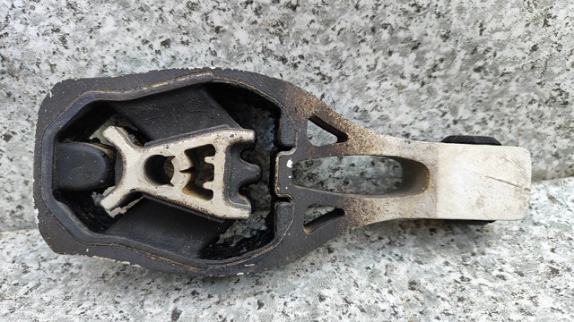 Опора двигуна задня 9811786680 PEUGEOT