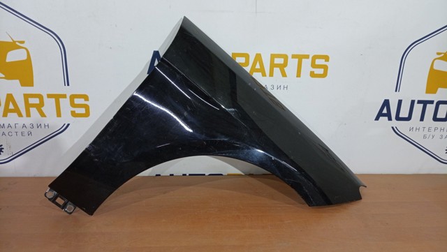 Переднє праве крило A1698800618 MERCEDES