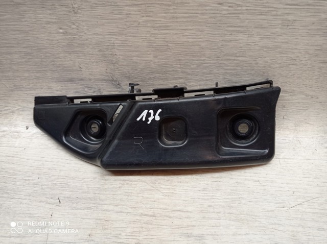 Кронштейн бампера заднього, правий A1768850265 MERCEDES