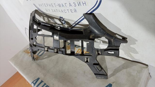 Кронштейн бампера переднього, правий A2058850665 MERCEDES