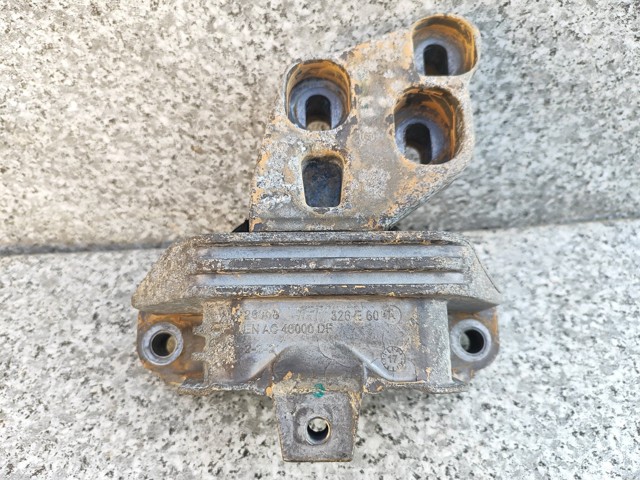 Ліва подушка двигуна A2462400617 MERCEDES