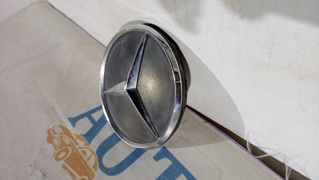 Емблема на решітку радіатора A9018170016 MERCEDES