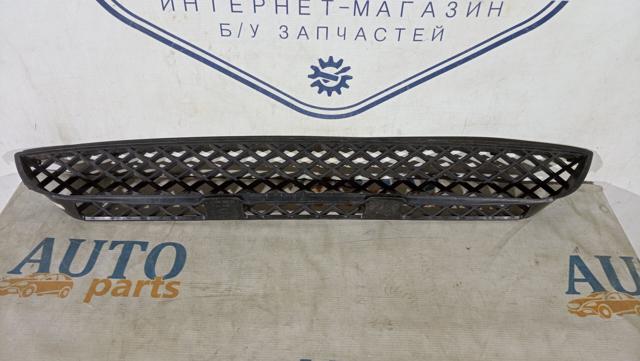Решітка переднього бампера, центральна A9068850053 MERCEDES