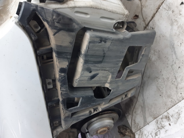 Кронштейн бампера заднього, зовнішній лівий 51127256923 BMW