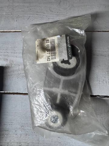Подушка (опора) двигуна, нижня 8200777542 RENAULT