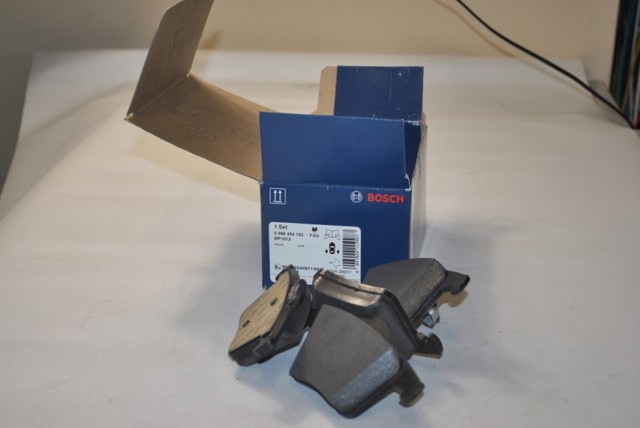 Комплект задніх колодок 0986494102 BOSCH