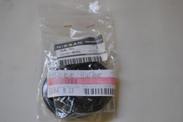 Сальник півосі переднього моста, правої 331424BA0C NISSAN