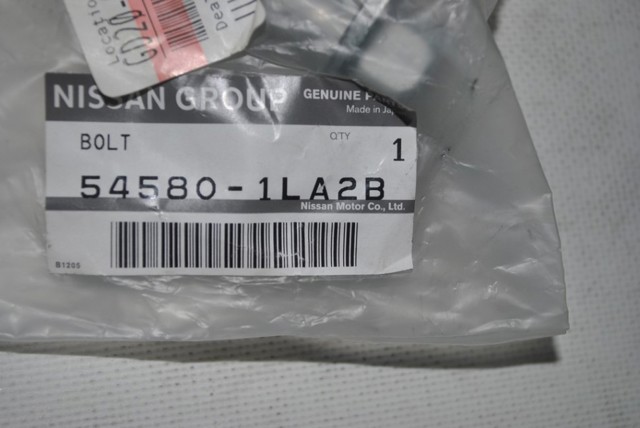 Болт заднього поздовжнього важеля, розвальний 545801LA2B NISSAN