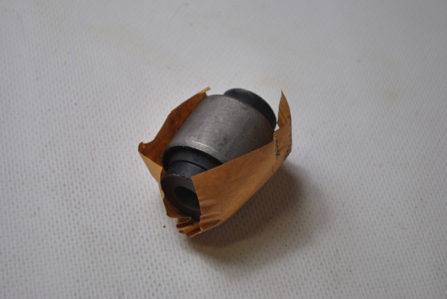 Сайлентблок цапфи задньої 55157CA000 NISSAN