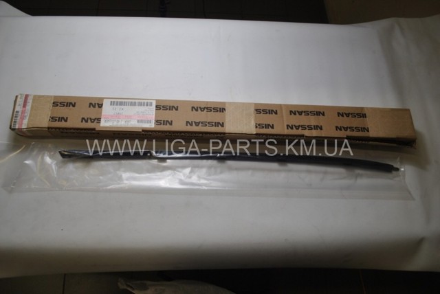 Захисна накладка переднього скла права 727629NB0A NISSAN