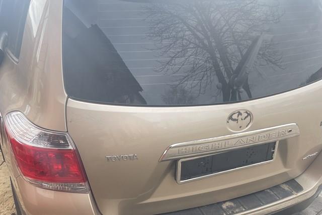 Задня ляда 6700548400 TOYOTA