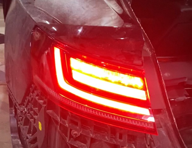 Задня ліва зовнішня фара 3G8945207H VAG