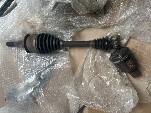 Привід правий 23291774 GM