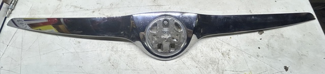 Накладка капота декоративна 5J0853633A VAG
