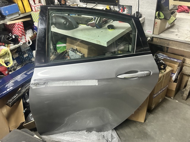 Двері пасажирськи задні ліві 68158727AB CHRYSLER
