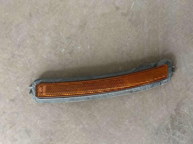 Катафот (відбивач) переднього бампера, правий 7349128 BMW