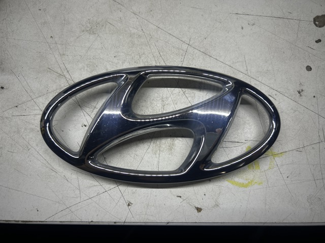 Емблема решітки радіатора 863002B100 HYUNDAI